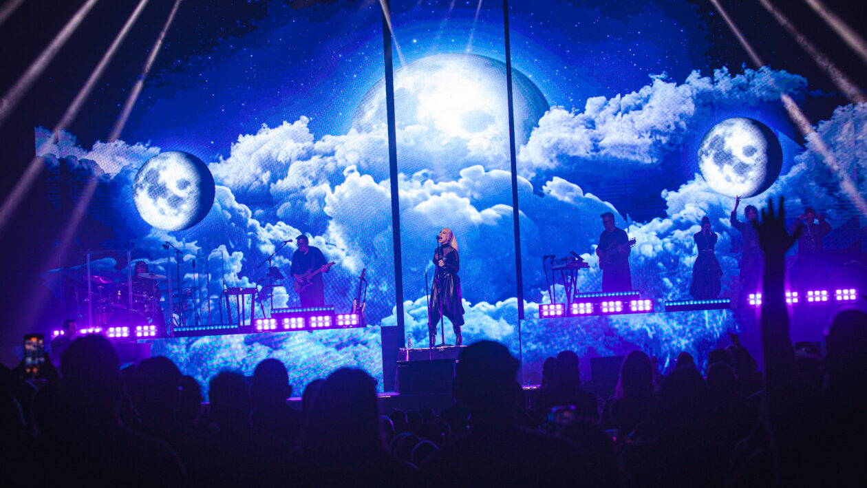 Mónica Naranjo | f: @dianeris