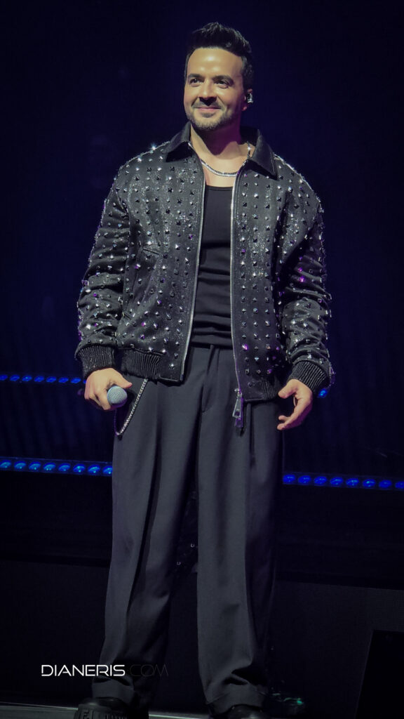 Luis Fonsi | f: @vaneenid