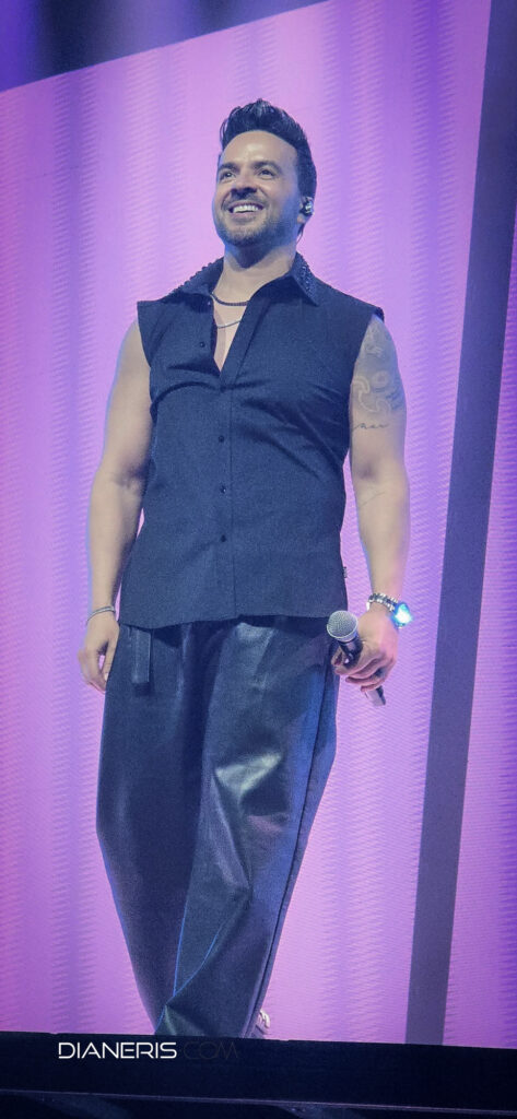 Luis Fonsi | f: @vaneenid