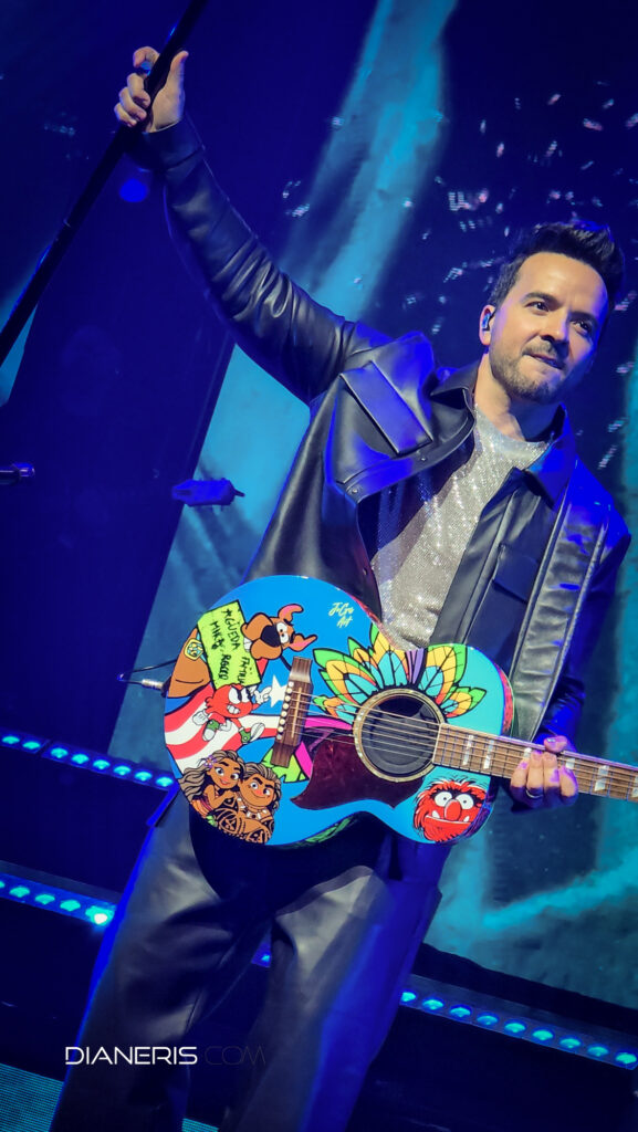 Luis Fonsi | f: @vaneenid
